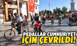 Pedallar Manisa’da cumhuriyet için döndü