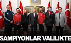 Manisa’nın gururu milli sporcular valilikte
