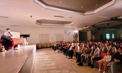 Sarıgöl’de “Daha Neler Bahaneler” tiyatro oyunu izleyiciden tam not aldı