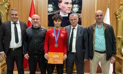 Başkan Balaban’dan Milli Güreşçi Kadir Kadiroğlu’na övgü