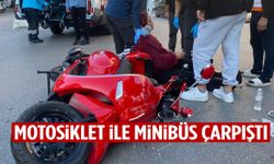 Yeni aldığı motosikletle kaza yaptı! Minibüsle çarpıştı…