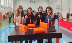 Salihlili İmam Hatipli kızlardan bilek güreşinde büyük başarı