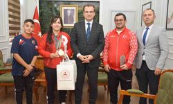 Olimpiyat madalyalı judocuya Kaymakam Güldoğan’dan plaket
