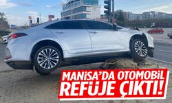 Manisa’da korkutan kaza! Otomobil refüje çıktı