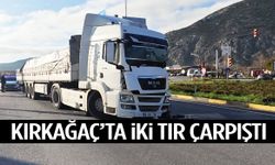 Kırkağaç’ta kavşakta feci çarpışma!