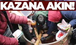 Her mesir karma töreninde aynı manzara… Kazana akın ettiler!