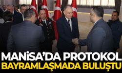 Manisa’da protokol bayramlaşmada buluştu