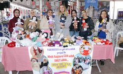 Öğrenciler lösemili çocuklara destek oluyor