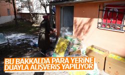 Bu bakkalda para yerine dua geçiyor