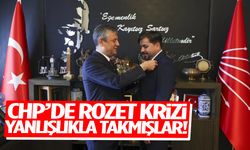 CHP’de rozet krizi! Yanlışlıkla takmışlar!