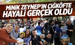 Kütüphane bahçesinde çiğköfte partisi