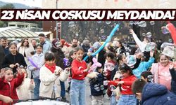 Yunusemre’de 23 Nisan coşkusu: Çocuklar 100. Yıl Meydanı’nda doyasıya eğlendi