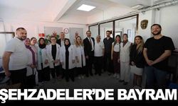 Şehzadeler’de erken bayram... Başkan Şimşek personelle bayramlaştı