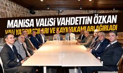 Manisa Valisi görev yeri değişen Vali Yardımcıları ve Kaymakamlarla buluştu