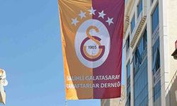 Salihli’de dev Galatasaray bayrakları caddeleri süslüyor