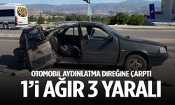 Otomobil aydınlatma direğine çarptı: 1'i ağır 3 yaralı