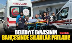 Belediye binasının bahçesinde silahlar patladı!