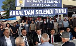 AK Partili Akkal Selendi’de sahaya indi
