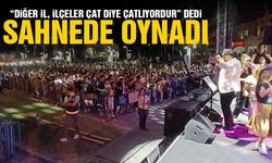 "Diğer il ve ilçelerden gören varsa çat diye çatlıyordur" dedi... Sahnede oynadı