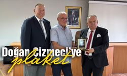 TUTSO’dan duayen gazeteci Doğan Çizmeci’ye plaket