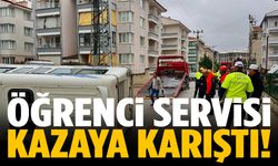 Öğrencileri taşıyan minibüs kazaya karıştı