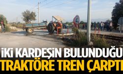 İki kardeşin bulunduğu traktöre tren çarptı