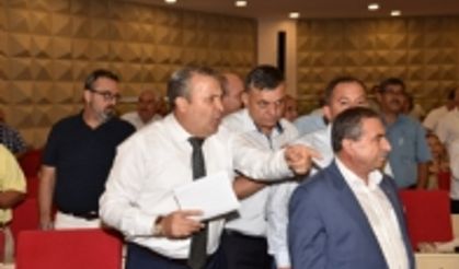 ÇERÇİ AK PARTİLİ GRUBU  KALKIN LAN AYAĞI DİYEREK GALEYANA GETİRDİ