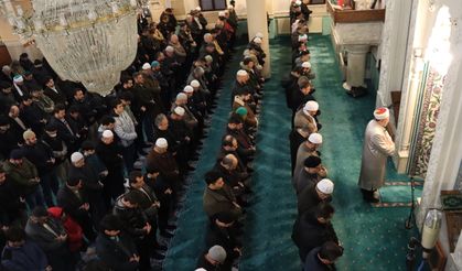 Manisa'da "İsveç'te Kur'an-ı Kerim yakılmasına" tepki