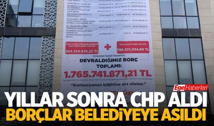 Yıllar sonra CHP’ye geçti! Borçlar belediye binasına asıldı