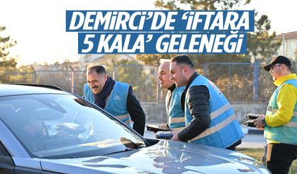 Demirci’de ‘İftara 5 Kala’ geleneği… Sürücülere iftariyelik dağıtıldı!