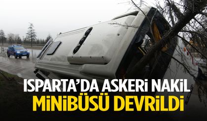 Isparta’da askeri nakil minibüsü devrildi: Çok sayıda yaralı var
