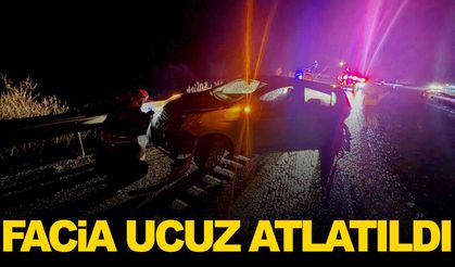 Manisa’da kontrolden çıkan otomobil refüje çarptı!