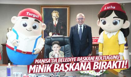 Manisa’da belediye başkanı koltuğunu minik başkana bıraktı