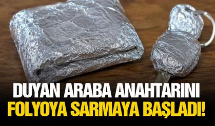 Duyan araba anahtarını folyoya sarmaya başladı!