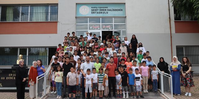 Manisa'da TÜGVA'nın düzenlediği yaz okuluna 1300'ü aşkın öğrenci katıldı