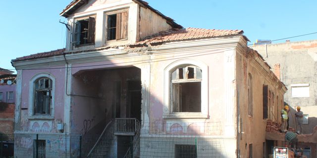 Turhan Alakent Evi restore ediliyor