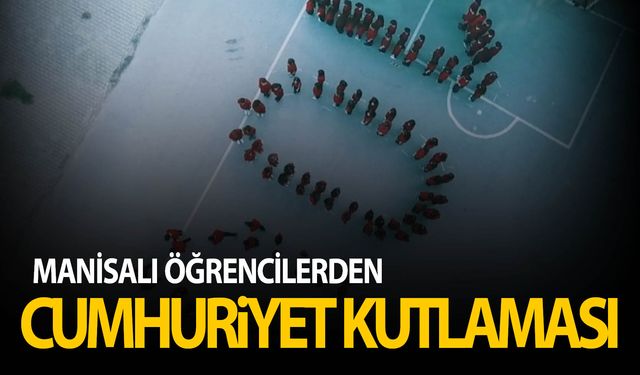 100 öğrenci 100. Yıl yazarak Cumhuriyet’i kutladı