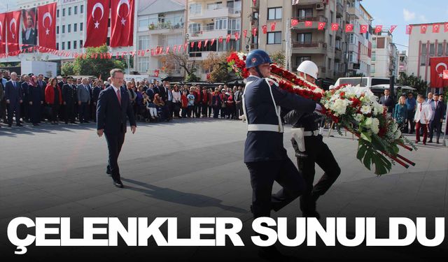 Kutlamalar başlasın… Çelenkler sunuldu