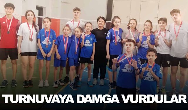 Badmintonda madalyaları Yunusemre topladı