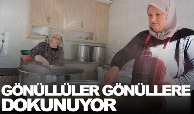 İhtiyaç sahiplerine sıcak yemek ulaştırıyorlar