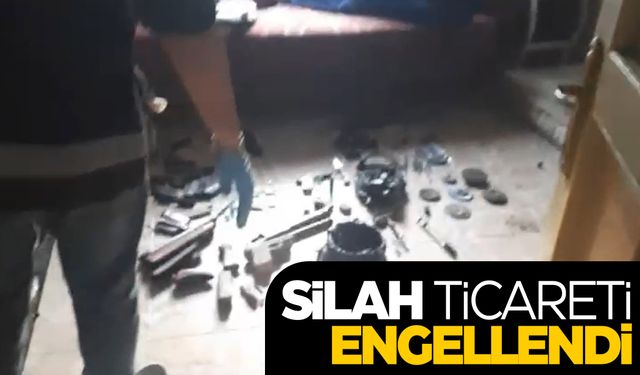 İzmir’de yasa dışı silah ticareti yapan 3 ayrı çete çökertildi