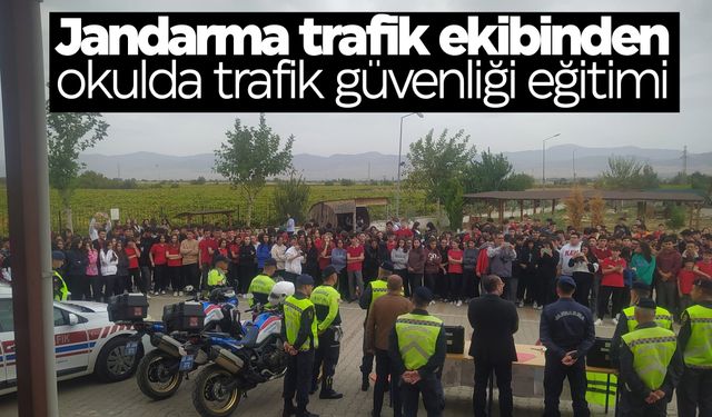 Manisa Sarıgöl'de jandarma trafik güvenliği eğitimi verdi