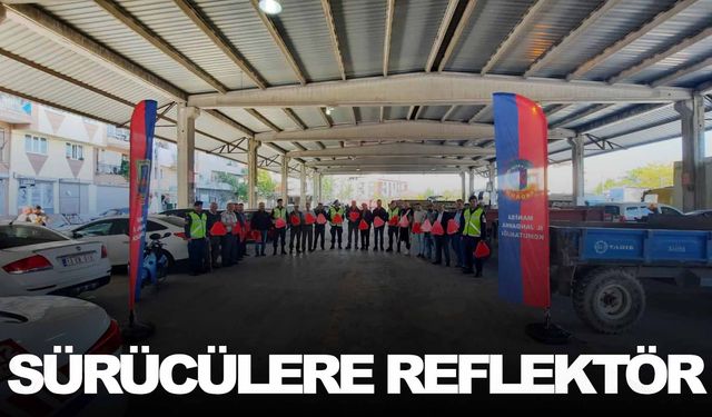 Traktör sürücülerine reflektör dağıtıldı