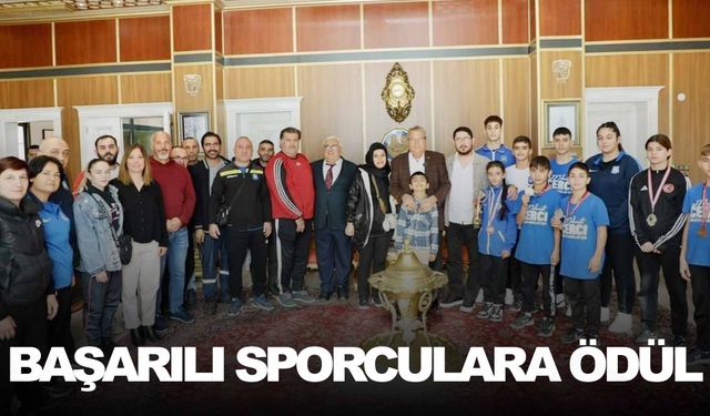 Başkan Çerçi 2023'ün başarılı sporcularını ödüllendirdi