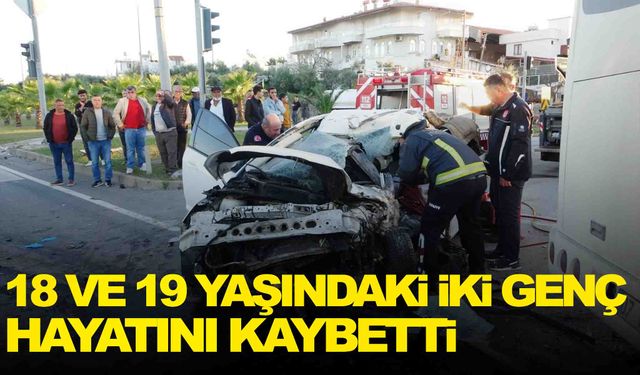 Antalya’da servis ile otomobil çarpıştı… Feci kazada can pazarı!