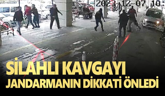 Jandarmanın silahlı kavgayı önlemesi güvenlik kamerasında