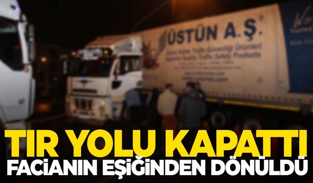 Facianın eşiğinden dönüldü… Tır yolu kapattı, trafik felç oldu!