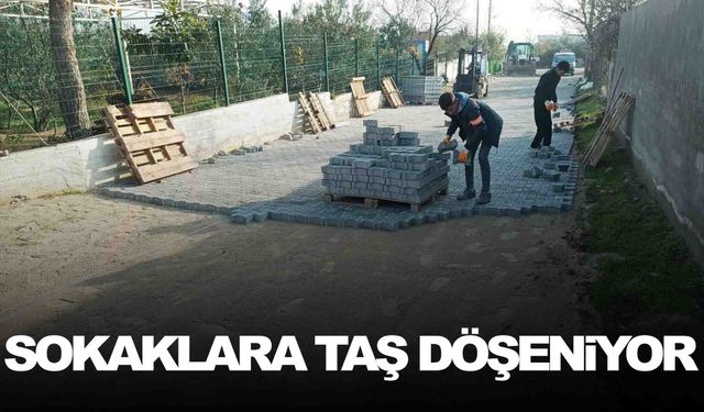 Şehzadeler’de parke taşı çalışmaları sürüyor