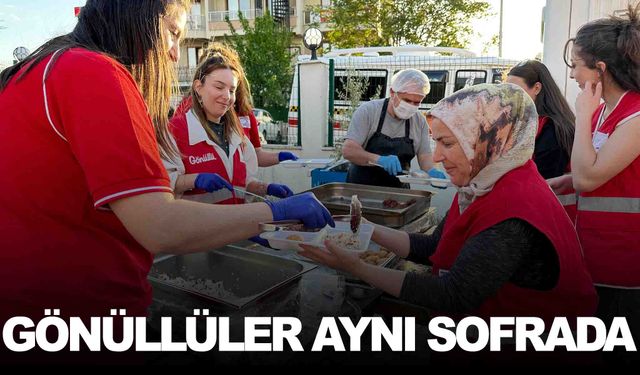 Türk Kızılay Manisa'dan gönüllülerine moral yemeği