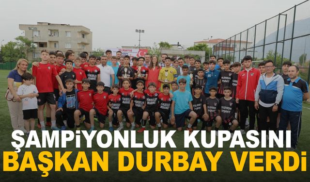 Gençlik Turnuvası’nın şampiyonluk kupasını Başkan Durbay verdi